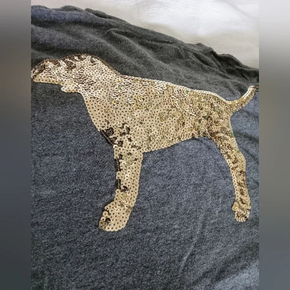 VS PINK Bling Tee-shirt in Gray & Gold Sequined Dog Size: Small - Picture 2 of 6